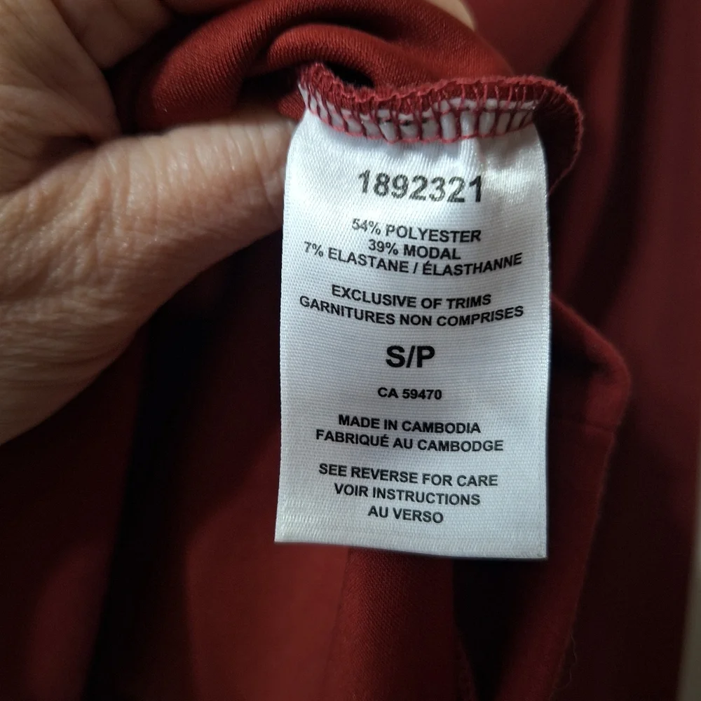 ​Hunter Women’s Embossed Logo Sweatshirt in Burgundy Red S/P - Picture 6 of 9